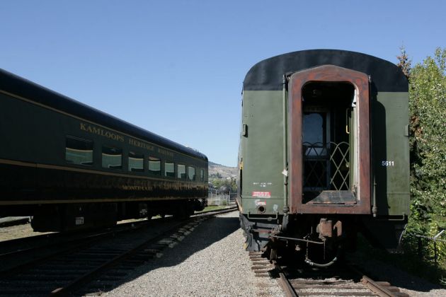 Personenwagen der Kamloops Heritage Railway im Aussengelände Personenwagen der Kamloops Heritage Railway im Aussengelände