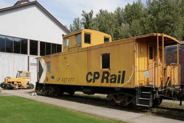 Revelstoke Railway Museum - Museum und Aussengelände mit Caboose-Wagen