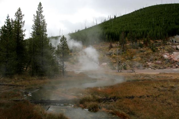 Yellowstone National Park - Artists Paintpot Trail Yellowstone National Park - Artists Paintpot Trail