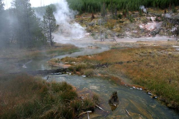 Yellowstone National Park - Artists Paintpot Trail Yellowstone National Park - Artists Paintpot Trail