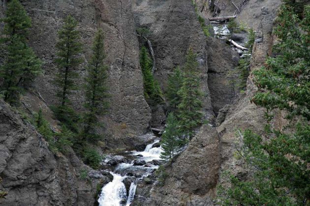 Yellowstone National Park - the Tower Falls, der Wasserfall des Tower Creek, einem Zufluss des Yellowstone Rivers Yellowstone National Park - the Tower Falls, der Wasserfall des Tower Creek, einem Zufluss des Yellowstone Rivers