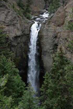 Yellowstone National Park - the Tower Falls, der Wasserfall des Tower Creek, einem Zufluss des Yellowstone Rivers Yellowstone National Park - the Tower Falls, der Wasserfall des Tower Creek, einem Zufluss des Yellowstone Rivers