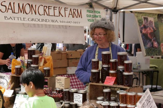 Portland, Oregon, Downtown - Farmers Market auf dem Pioneer Courthouse Square Portland, Oregon, Downtown - Farmers Market auf dem Pioneer Courthouse Square