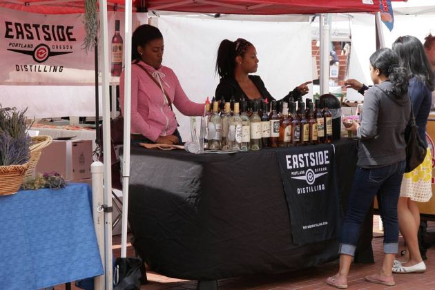Portland, Oregon, Downtown - Farmers Market auf dem Pioneer Courthouse Square Portland, Oregon, Downtown - Farmers Market auf dem Pioneer Courthouse Square
