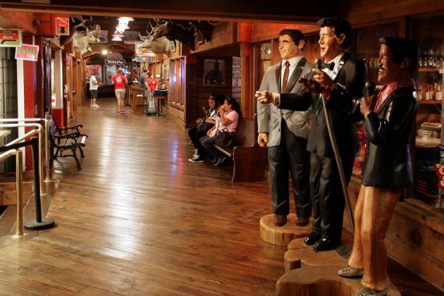 Miner's Landing Shopping Centre - Seattle Waterfront Miner's Landing Shopping Centre - Seattle Waterfront