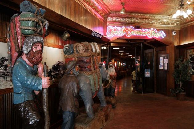 Miner's Landing Shopping Centre - Seattle Waterfront Miner's Landing Shopping Centre - Seattle Waterfront