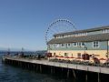 Seattle Waterfront Pier 56 mit Seattle Great Wheel