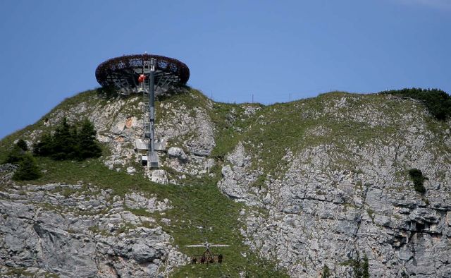 Der 'Rofan', das Rofangebirge in Tirol -  die Aussichtsplattform 'Adlerhorst' auf dem Gipfel des Gschöllkopfs mit dem Airrofan Skyglider