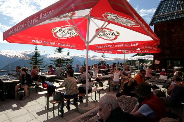 Der 'Rofan', das Rofangebirge in Tirol - stilgerechte Gastlichkeit auf der Sonnen-Terrasse der Erfurter Hütte Der 'Rofan', das Rofangebirge in Tirol - stilgerechte Gastlichkeit auf der Sonnen-Terrasse der Erfurter Hütte