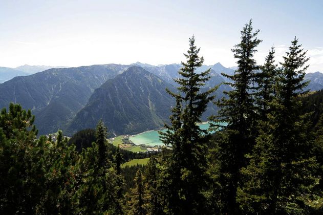 Der 'Rofan', das Rofangebirge in Tirol - der Blick auf den im Tal liegenden Achensee