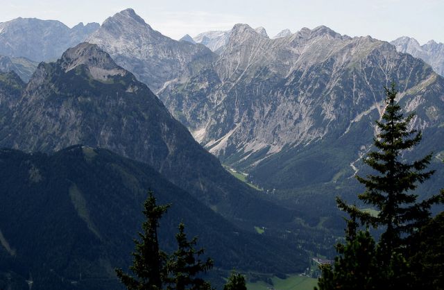 Der 'Rofan', das Rofangebirge in Tirol - ein Blick auf das Karwendel-Massiv Der 'Rofan', das Rofangebirge in Tirol - ein Blick auf das Karwendel-Massiv