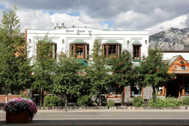 Banff Avenue, Downtown Banff - Rocky Mountains, Alberta Banff Avenue, Downtown Banff - Rocky Mountains, Alberta