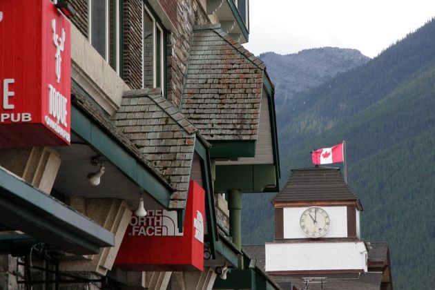 Banff Avenue, Downtown Banff - Rocky Mountains, Alberta Banff Avenue, Downtown Banff - Rocky Mountains, Alberta
