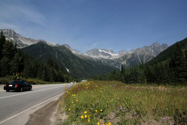 Trans-Canada-Highway - Rocky Mountains in Alberta Trans-Canada-Highway - Rocky Mountains in Alberta
