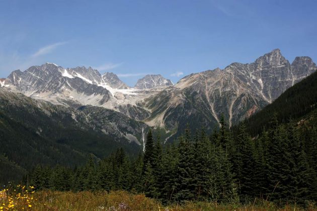 Trans-Canada-Highway - Rocky Mountains in Alberta Trans-Canada-Highway - Rocky Mountains in Alberta