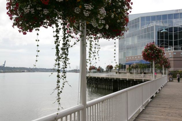 New Westminster - Waterfront Esplanade New Westminster - Waterfront Esplanade