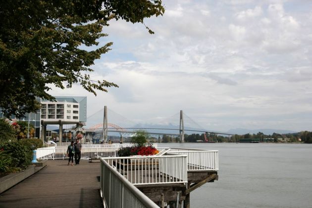 New Westminster - Waterfront Esplanade New Westminster - Waterfront Esplanade