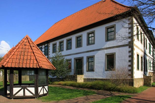 Stadt Rehburg - das Rathaus mit der Burg Stadt Rehburg - das Rathaus mit der Burg
