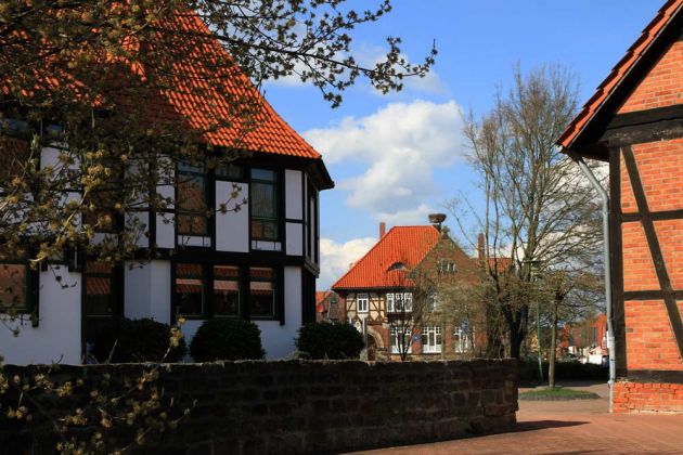 Stadt Rehburg - das Rathaus mit der Burg Stadt Rehburg - das Rathaus mit der Burg
