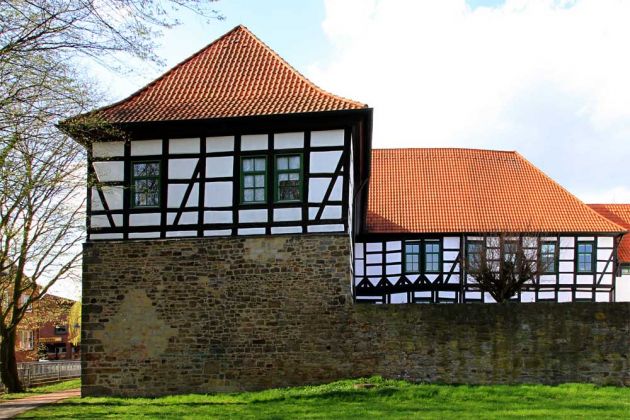 Stadt Rehburg - das Rathaus mit der Burg, rückwärtige Ansicht Stadt Rehburg - das Rathaus mit der Burg, rückwärtige Ansicht