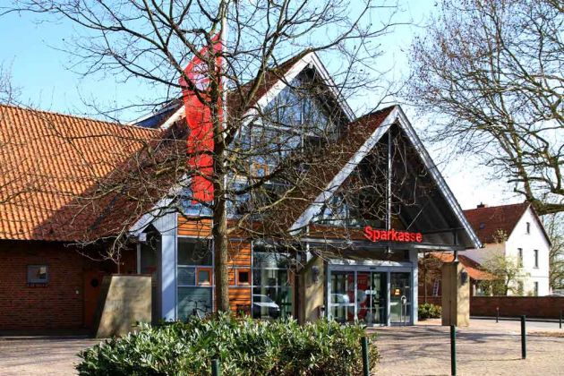 Stadt Rehburg - modernes Gebäude der Sparkasse Nienburg Stadt Rehburg - modernes Gebäude der Sparkasse Nienburg