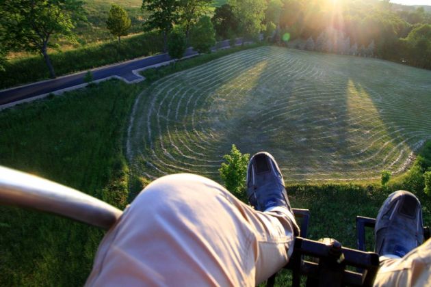Der Start des Gleitschirm-Fliegers Der Start des Gleitschirm-Fliegers