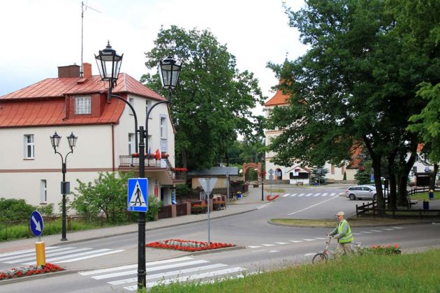 Plac 500 Lecia mit Gemeindeverwaltung - Stare Juchy