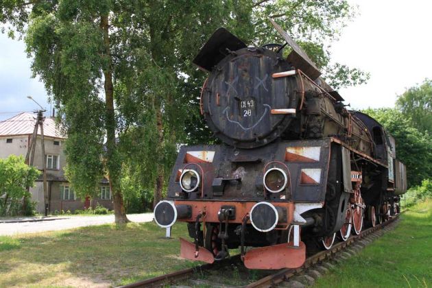 Dampflok OL 49 - 80 als Denkmal am historischen Bahnhof von Stare Juchy Dampflok OL 49 - 80 als Denkmal am historischen Bahnhof von Stare Juchy