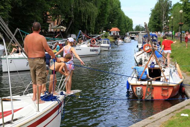 Gizycko - Lötzen, wartende Boote auf dem Lötzener Kanal Gizycko - Lötzen, wartende Boote auf dem Lötzener Kanal