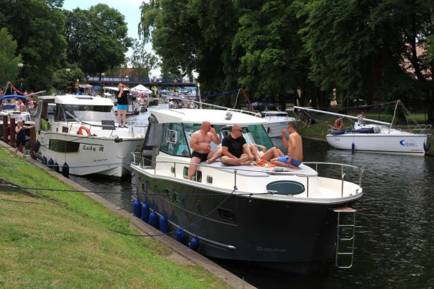 Gizycko - Lötzen, wartende Boote auf dem Lötzener Kanal Gizycko - Lötzen, wartende Boote auf dem Lötzener Kanal