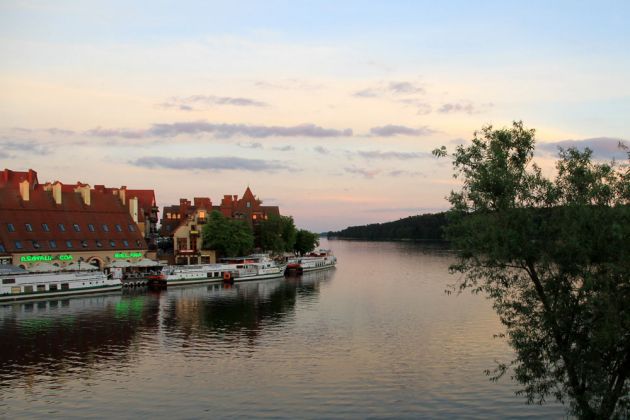 Mikolaiki, Mazury - Nikolaiken, Masuren zur Blauen Stunde Mikolaiki, Mazury - Nikolaiken, Masuren zur Blauen Stunde