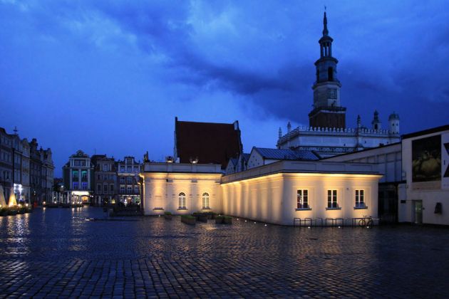 Poznań-Posen - Stary Rynek, der historische Marktplatz zur Blauen Stunde 