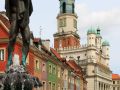 Poznań-Posen - Apollo-Brunnen und das historische Rathaus auf dem Stary Rynek, dem Alten Markt 