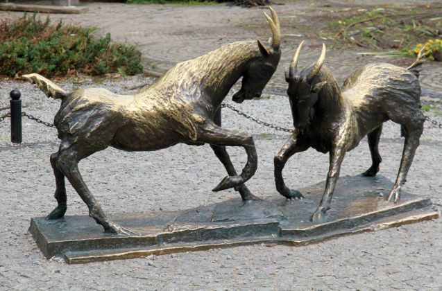 Poznań-Posen - Bronze-Denkmal für zwei Ziegenböcke aus der Stadt-Legende Poznań-Posen - Bronze-Denkmal für zwei Ziegenböcke aus der Stadt-Legende
