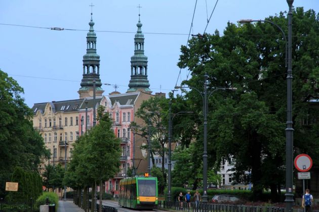 Poznań-Posen - am Park Chopina mit den Türmen der Bernhardinerkirche 