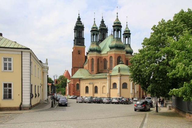 Poznań-Posen - die erzbischöfliche St. Peter und Paul-Domkirche, Ansicht von Osten Poznań-Posen - die erzbischöfliche St. Peter und Paul-Domkirche, Ansicht von Osten
