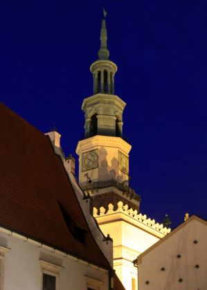 Poznań-Posen - der Rathausturm am Alten Markt bei Nacht