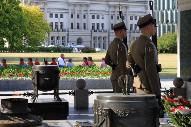 Warschau-Śródmieście - Grabmal des Unbekannten Soldaten am Plac Piłsudskiego Warschau-Śródmieście - Grabmal des Unbekannten Soldaten am Plac Piłsudskiego