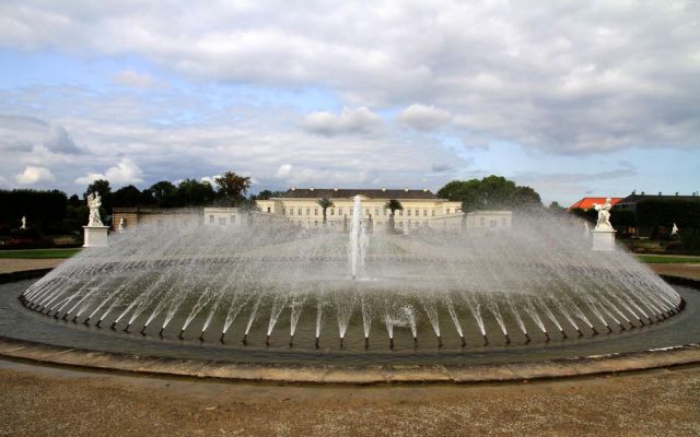Die Glockenfontäne im Grossen Garten - Hannover-Herrenhausen Die Glockenfontäne im Grossen Garten - Hannover-Herrenhausen