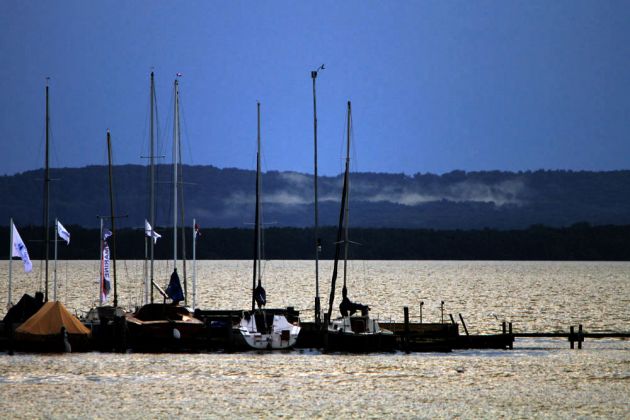 Die Blaue Stunde zwischen zwei Gewittern - der Steg an Steinhudes Strandterrassen Die Blaue Stunde zwischen zwei Gewittern - der Steg an Steinhudes Strandterrassen