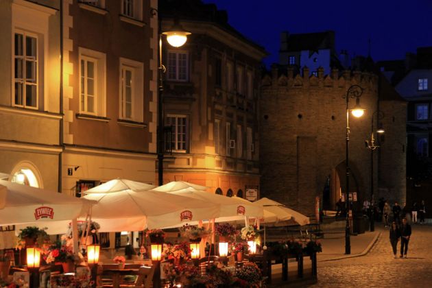 Warszawa, Nowe Miasto - die Neustadt von Warschau, der Barbakan zur Blauen Stunde Warszawa, Nowe Miasto - die Neustadt von Warschau, der Barbakan zur Blauen Stunde