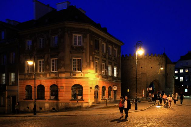 Warszawa, Nowe Miasto - Die Neustadt von Warschau - der Barbakan zur Blauen Stunde Warszawa, Nowe Miasto - Die Neustadt von Warschau - der Barbakan zur Blauen Stunde