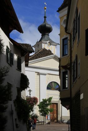 Eppan-Girlan, Parrocchia Di Cornaiano - die Pfarrkirche St. Martin Eppan-Girlan, Parrocchia Di Cornaiano - die Pfarrkirche St. Martin