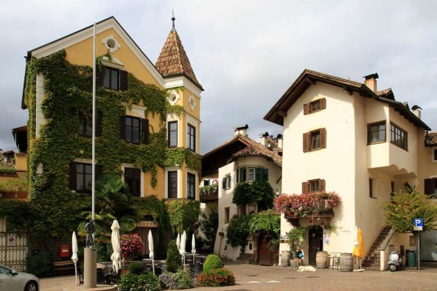 Eppan-Girlan - in der St. Martin Strasse Eppan-Girlan - in der St. Martin Strasse