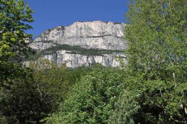 Der Mendelkamm oberhalb von Eppan-Perdonig - Appiano Predonico Der Mendelkamm oberhalb von Eppan-Perdonig - Appiano Predonico