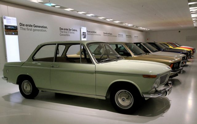 Die Ahnenreihe der BMW 3er-Serie. Interne Bezeichnung BMW E 21, Baujahre 1975 bis 1983 - BMW-Museum München