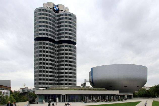 Der BMW Vierzylinder und die BMW Schüssel - BMW-Hauptverwaltung sowie BMW-Museum in München