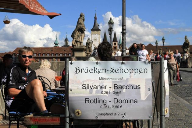 Würzburg - Weinlokal an der alten Mainbrücke Würzburg - Weinlokal an der alten Mainbrücke