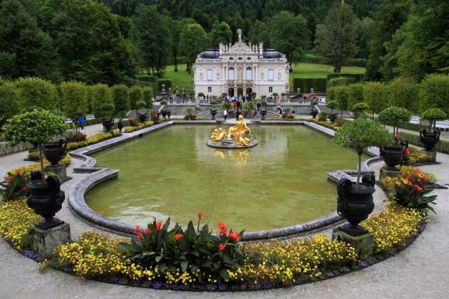 Schloss Linderhof mit den Terrassengärten, Ettal - Oberbayern Schloss Linderhof mit den Terrassengärten, Ettal - Oberbayern