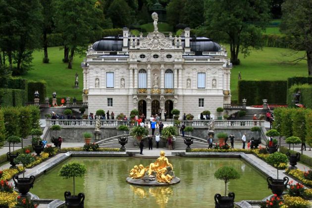 Schloss Linderhof mit den Terrassengärten, Ettal - Oberbayern Schloss Linderhof mit den Terrassengärten, Ettal - Oberbayern